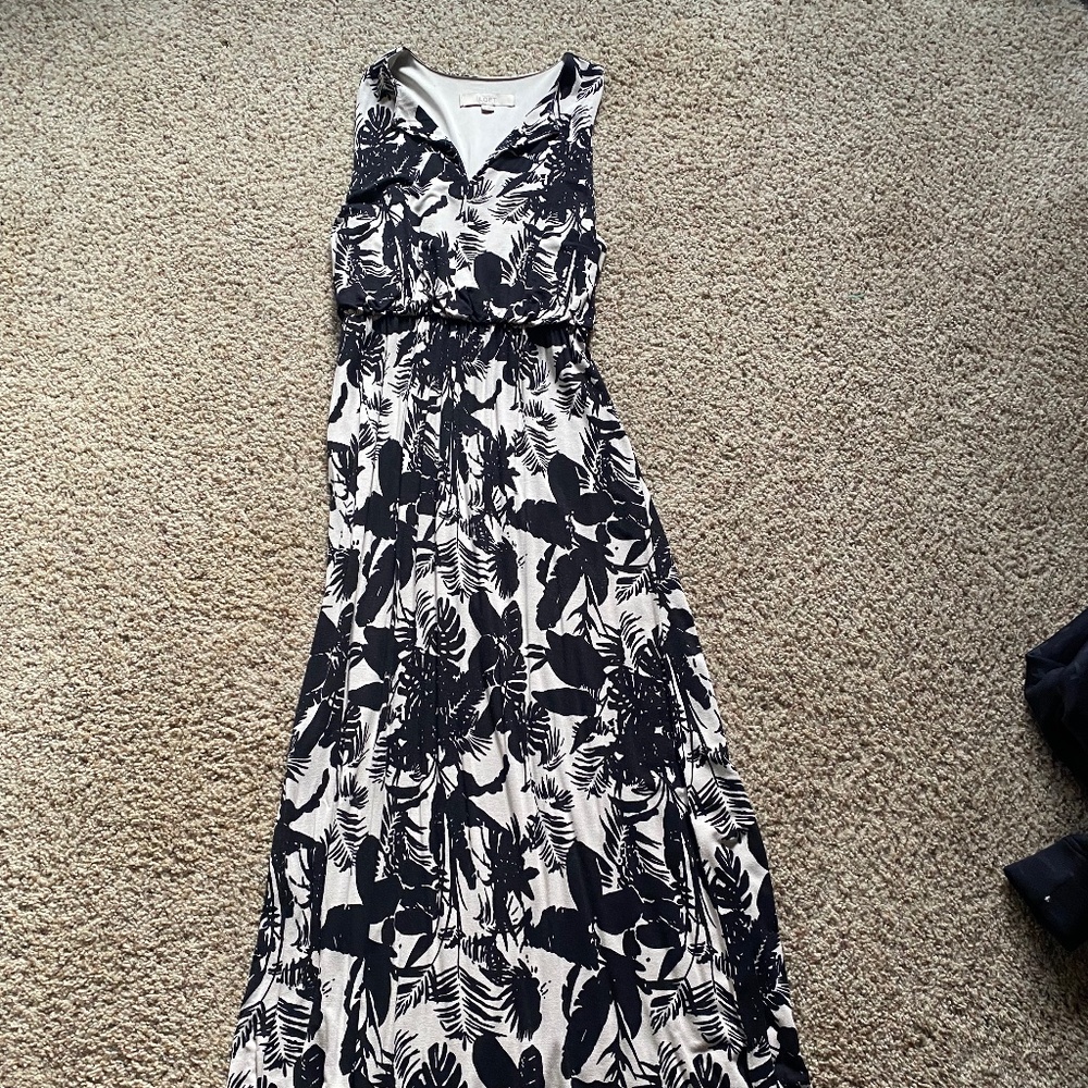 Gorgeous flattering Hawaiian print dress